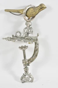 C26P07- Messing Nähklemme mit Vogel Biedermeier 19.Jh - Bild 1 von 12