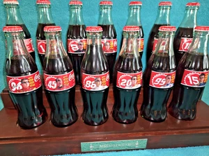 Coca Cola Nascar 2001 exhibición familiar de carreras 13 botellas 12 conductores - Imagen 1 de 12