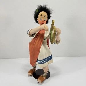 Muñeca Klumpe Roldán de colección lira griega España mediados de siglo arte popular - Imagen 1 de 13