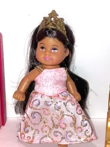 Barbie afroamericana Krissy principessa e accessori - Foto 1 di 7