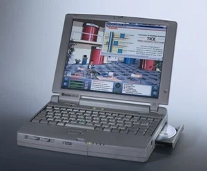 Vintage Toshiba Tecra 520CDT P166 12.1" 2.1GB Notebook Computer Windows 98 - Afbeelding 1 van 1