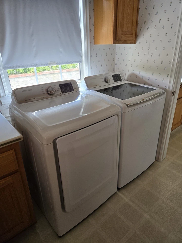 Laundry Machine, Dryer Machine White Brand Samsung With A Motion Sensor￼ - Image 1 of 1