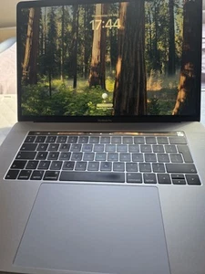 Apple MacBook Pro Retina 15.4” 2018 512GB SSD 16GB Ram 2.6GHz 6-Core i7 Rx560X. - Afbeelding 1 van 4