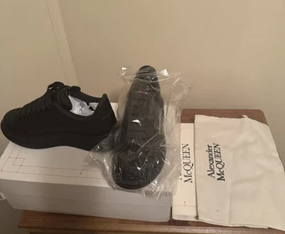 Alexander McQueen 黑色皮革运动鞋和白色。尺寸 Euro 39 US 8。 全新 — 第 1/4 张图片