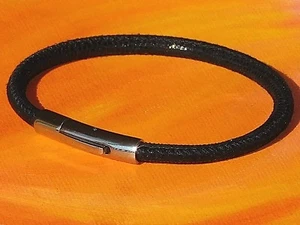 Bracciale in pelle e acciaio inox stampa lucertola nera 4 mm di Lyme Bay Art.. - Foto 1 di 3