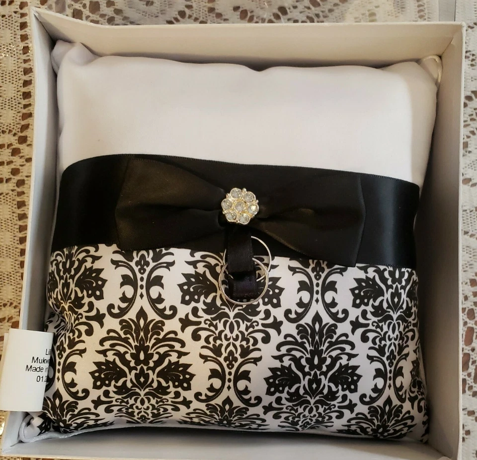 Almohada portadora de anillo de boda diseño damasco Lillian Rose almohada portadora de anillo B & W Foto 1 de 4