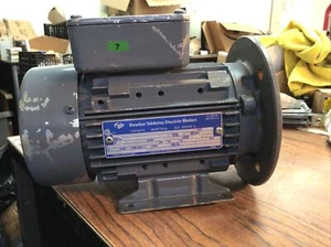 Hawker Siddeley Electric Motor 1/2HP, 575V, 1680RPM (CT1-B) - Picture 1 of 6