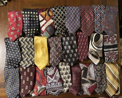 Lote de 25 Corbatas de Diseñador Corbatas Seda Poliéster Julian Cardin Brutinni Feraud Foto 1 de 4