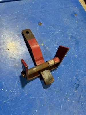 Wheel Horse Drawbar Hitch Trailer Hitch C120 C160 C121 C141 C161 C105 C125 C145 - Image 1 of 2