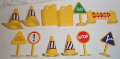 Conjunto de uma dúzia (12) de placas de construção de cupcake de plástico amarelo - Imagem 1 de 2