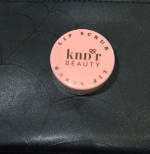 Exfoliante labial Kndr Beauty, 0,14 oz - nuevo y sellado - Imagen 1 de 2