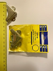 2 by 4 Packs ZINC PLATED MIRROR/PICTURE CORNER MOUNTING BRACKET UP TO 6mm (AB04) - Picture 1 of 2