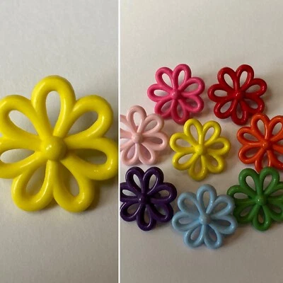 Flower Shaped Shank Buttons 19mm / 30L Colour Choice Pack Of 6 - Image 1 of 4