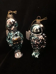 NEW CHRISTMAS SCI-FI ALIEN 5" DECORATIVE HARD PLASTIC ASTRONAUT + ALIEN CREATURE - Picture 1 of 9
