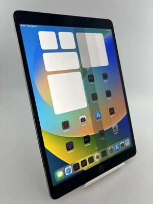 Apple iPad Pro A1701 Space Grey Wi-Fi 64GB 10.5" Retina iPadOS Tablet #i01 - Image 1 of 4
