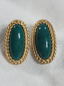 Pendientes Cabujón Verde Tono Dorado Tejido Trigo Firmado Monet De Colección RARO - Imagen 1 de 7