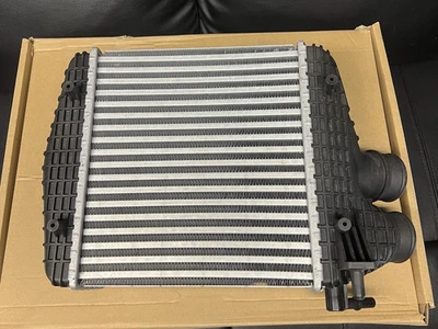 Radiador intercooler pasajero derecho Maserati Levante 2017-2020 670039135 nuevo Foto 1 de 3