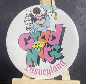 Pulsante Spilla Disney Vintage Disneyland 1990 Grad Nite con Topolino - Foto 1 di 1