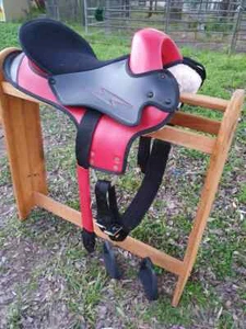 SILLA SINTÉTICA DE RESISTENCIA LIGERA PARA ASIENTO DE CABALLO TALLA 14"15"16"17"18 PULGADAS - Imagen 1 de 14
