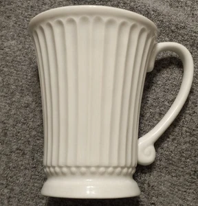 2 hübsche Kaffee-/Teetassen mit vertikalem geripptem Design*weiß - Bild 1 von 4