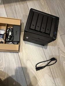 Synology 4 bay NAS DiskStation DS920+ (Diskless), 4-bay; 4GB DDR4 . + 4x 3 TB - Picture 1 of 7