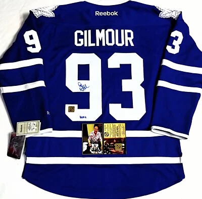 JERSEY REEBOK CERTIFICADO DE AUTENTICIDAD-NUEVO CON ETIQUETAS-LG DOUG GILMOUR TORONTO HOJAS DE ARCE AUTOMÁTICO/FIRMADO CON LICENCIA Foto 1 de 4