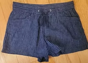 Damengröße Small Gap Leinenmischung marineblau gestreifte Shorts - Bild 1 von 5