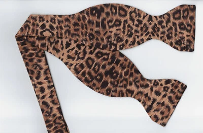 Pajarita con estampado de leopardo, pequeñas manchas marrones, animal exótico salvaje, pajarita automática Foto 1 de 4