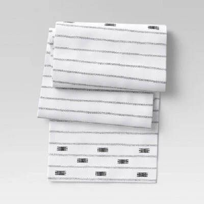 Threshold Cotton Global 黑色/白色桌旗 14 英寸 x 108 — 第 1/2 张图片
