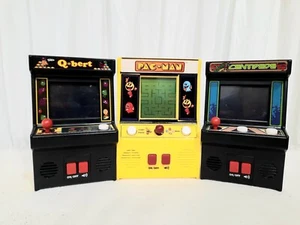 Table Top tragbare Spiele Lot 3 Pac Man Q*Bert Centipede getestet Spielzeug 1980er - Bild 1 von 9