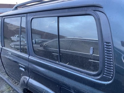Used Left Quarter Glass fits: 1993 Toyota Land cruiser movable forward Left Grad - Imagem 1 de 4