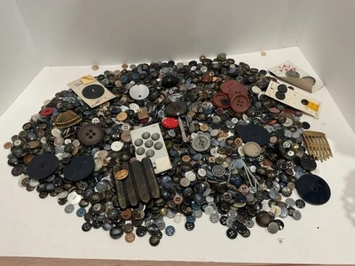 Vintage Buttons Lot In A Cigar Box. - Image 1 of 4