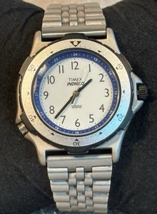 Timex Indiglo weißes Zifferblatt Edelstahl A6 Uhr neue Batterie funktioniert - schön! - Bild 1 von 9