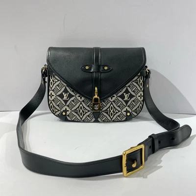 Bolso Bandolera Mensajero Louis Vuitton 1854 Negro Saumur Dorado Bloqueo Foto 1 de 4