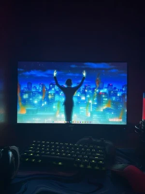 Configuración Gaming PC, Monitor, Teclado Mouse y Micrófono Foto 1 de 2