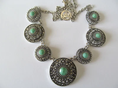 COLLAR VINTAGE CORONA TRIFARI CRISTALES VERDES MENTA con COLLAR PLATEADO MARCASITA Foto 1 de 4
