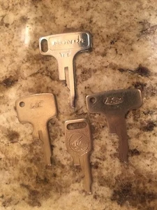 Llave de motocicleta precortada de fábrica Honda OEM vintage # T4796 - Imagen 1 de 1