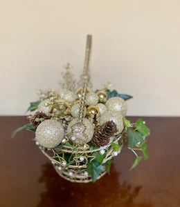 Sparkly Gold & Pearl Wire Basket with Gold Balls, Ivy and Acorns - Picture 1 of 6
