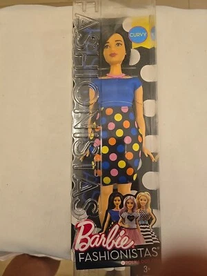 Año 2016 Barbie Fashionistas #51 Muñeca Asiática Curvy DVX73 en Vestido Divertido a Lunares Foto 1 de 4