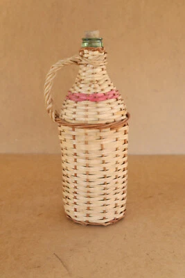 Botella de vino vintage de mimbre Demijohn botella de vidrio verde estilo francés europeo Foto 1 de 4