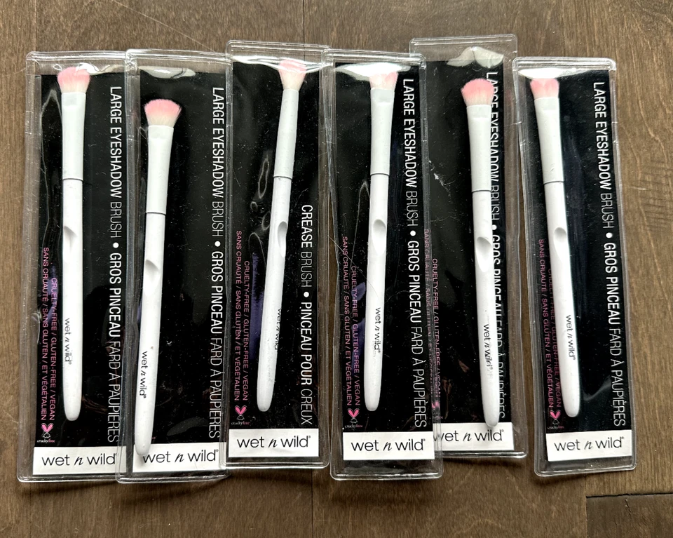 Cepillo de sombra de ojos grande Wet n Wild C786 cerdas redondeadas sin gluten lote de 5 Foto 1 de 4