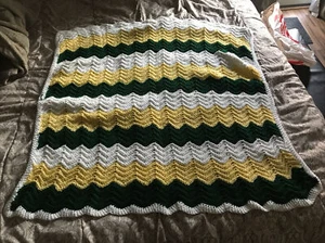 GREEN BAY HANDGESTRICKT ÜBERWURF DECKE GRÜN GELB WEISS - Bild 1 von 4