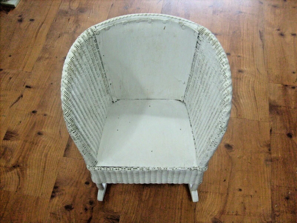 ANTIGUA MECEDORA VINTAGE NIÑOS MIMBRE BLANCO NIÑOS Foto 1 de 4