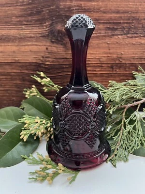 Campana de vidrio rojo rubí retro vintage de vacaciones Avon Cape Cod 1876 Foto 1 de 4