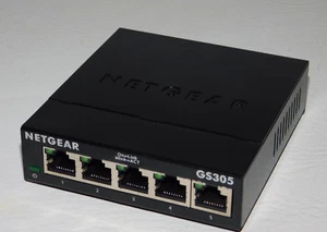 NETGEAR GS305v3 5-Port Gigabit Ethernet Switch - Photo 1/6