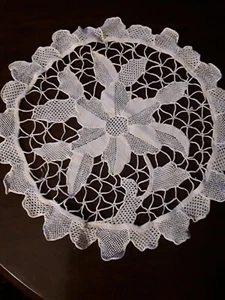 UN ANCIEN NAPPERON coton blanc casse dentelle de venise 27cm #OLD mat - Picture 1 of 4