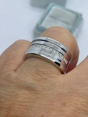 Banda para mujer de diamantes de corte princesa de 2,00 quilates enchapada en oro blanco de 14 quilates Foto 1 de 4