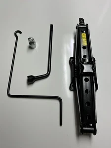 2011 2020 TOYOTA SIENNA JACK SPARE WHEEL TOOLS - Picture 1 of 1