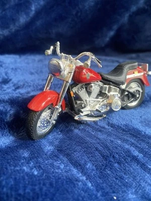 Maisto Harley Davidson 摩托车 2000 FLSTF 胖男孩 1: 24 比例 — 第 1/4 张图片
