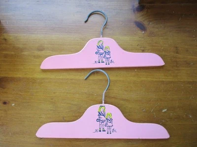 VINTAGE 1940'S WOOD PINK GIRL'S CLOTHES HANGER - Image 1 of 4